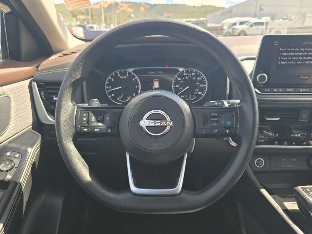 Used 2022 Nissan Rogue SV FWD image 11