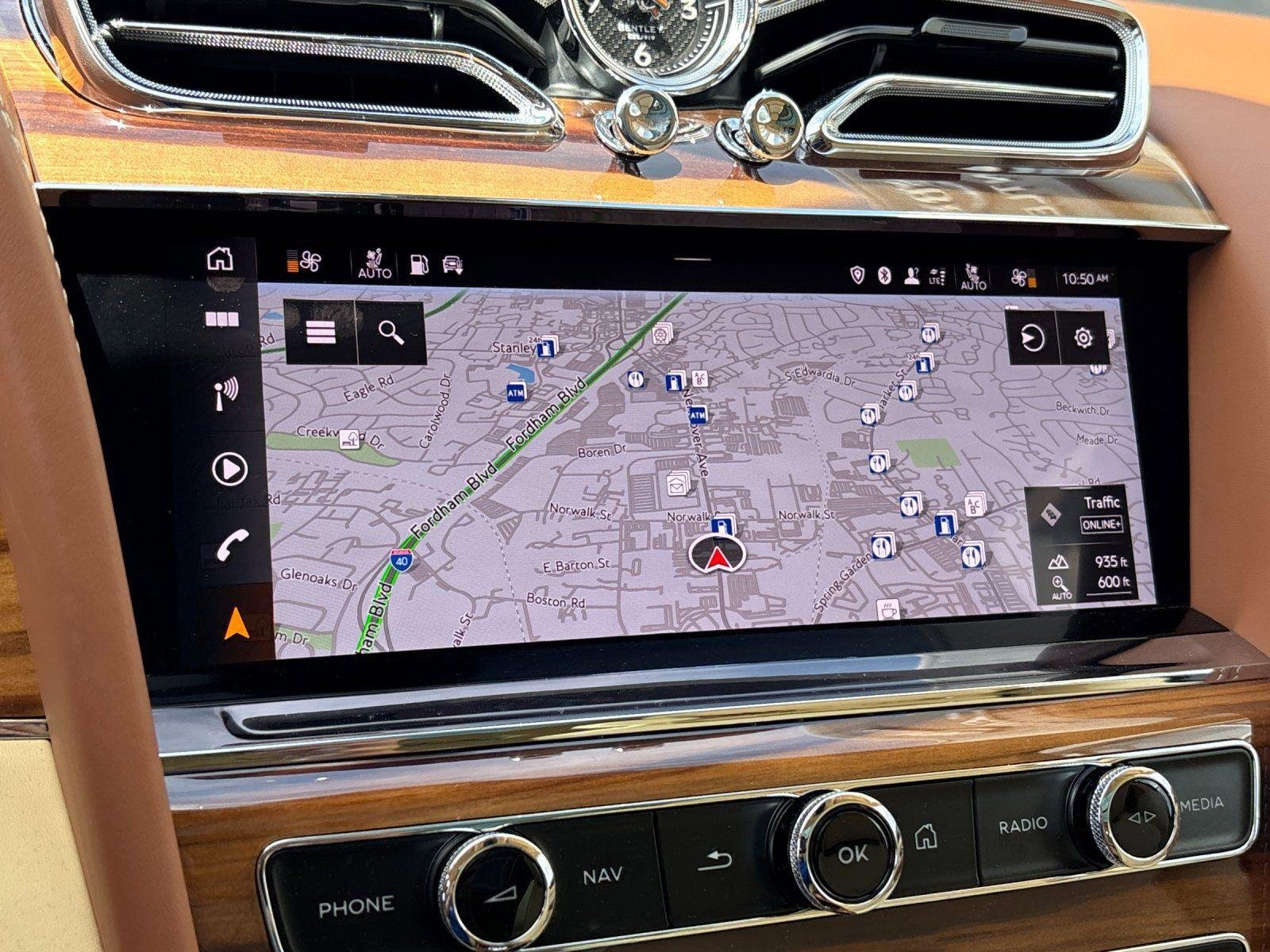 Used 2024 Bentley Bentayga Extended Wheelbase AWD/4WD image 28
