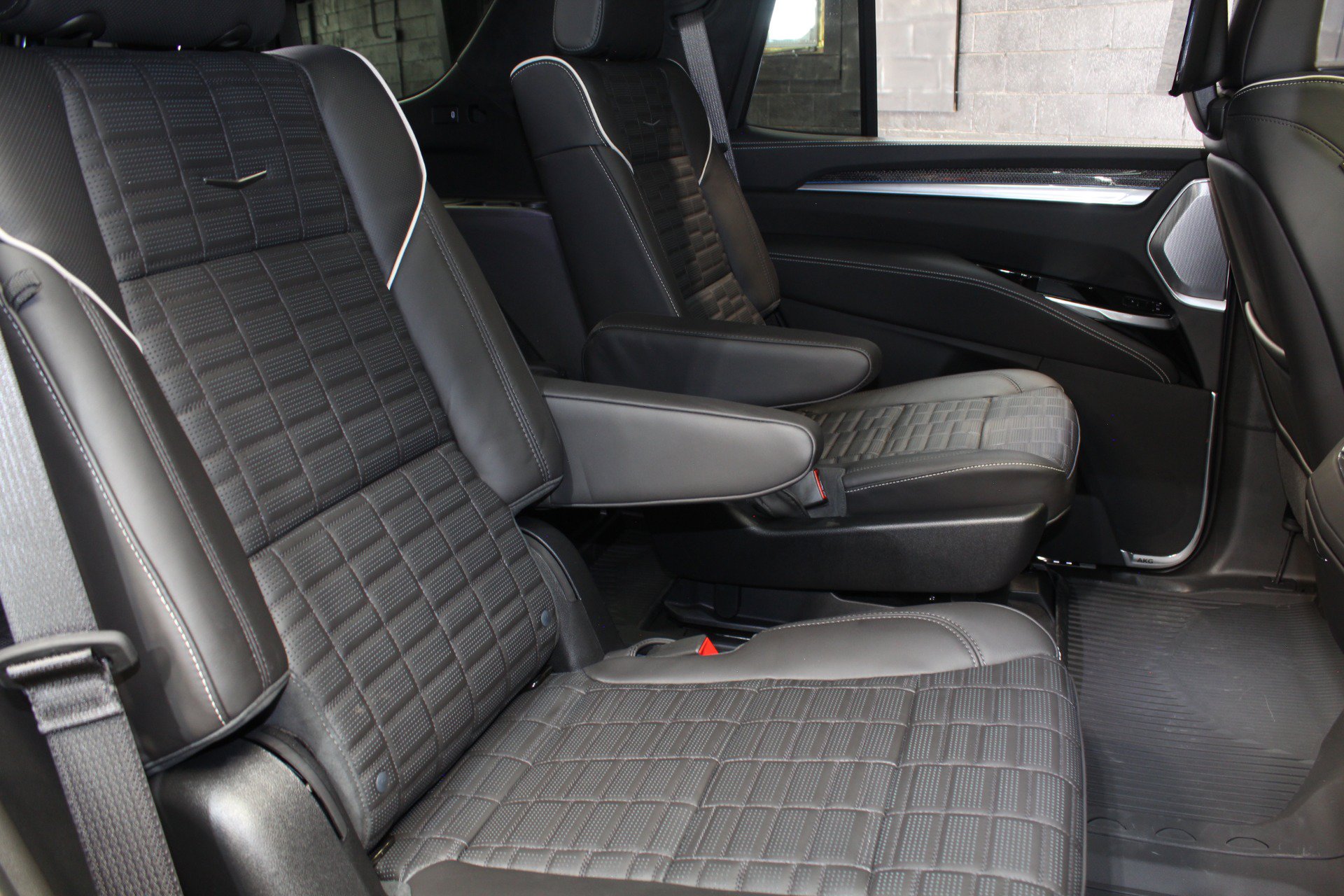 Used 2026 Cadillac Escalade V w/ LPO, ONYX Package AWD/4WD image 61