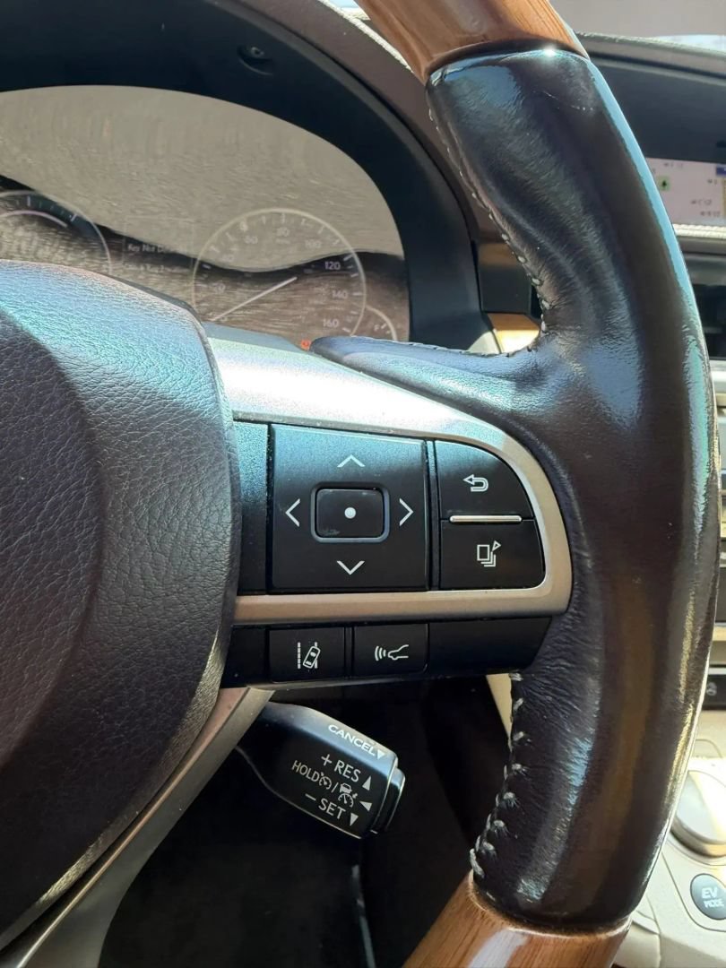 Used 2016 Lexus ES 300h w/ Luxury Package w/Wood Trim FWD image 23