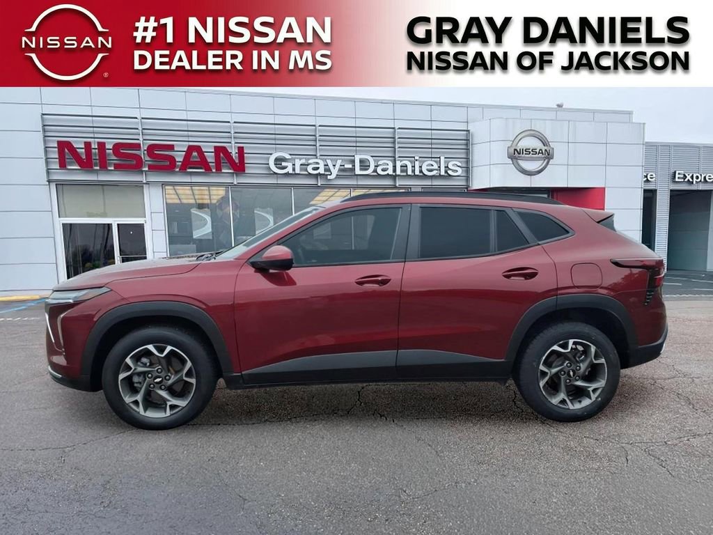 Used 2024 Chevrolet Trax LT w/ Driver Confidence Package FWD image 4