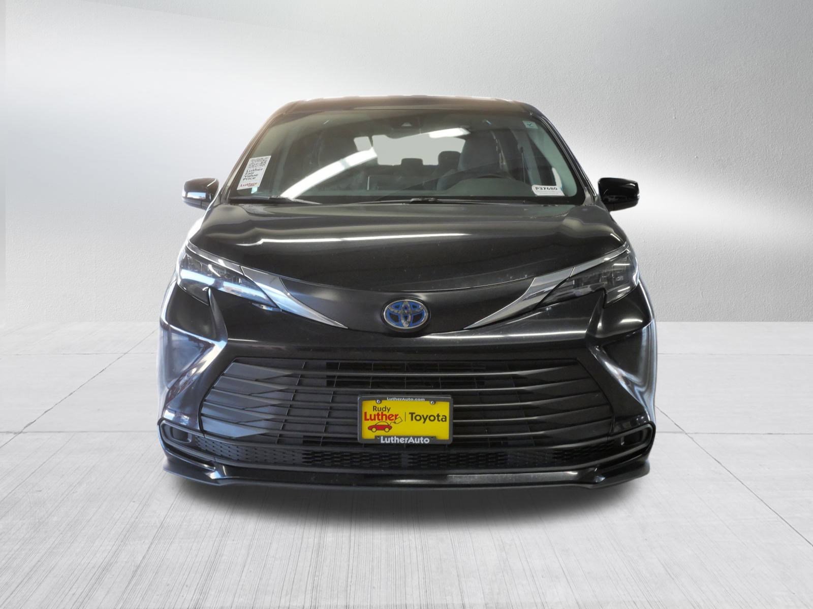 Certified 2024 Toyota Sienna LE video 2