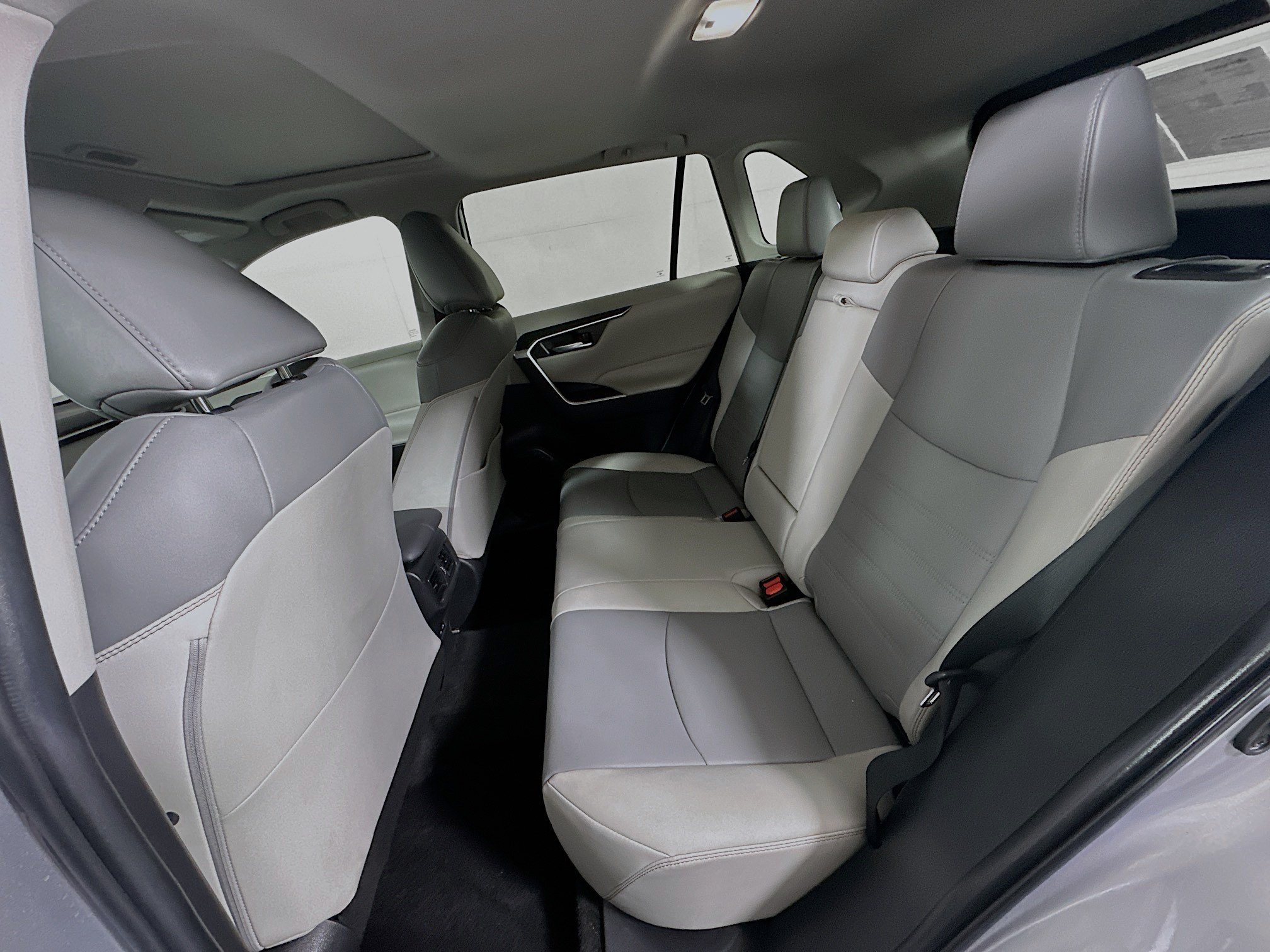 Used 2022 Toyota RAV4 XLE Premium FWD image 23