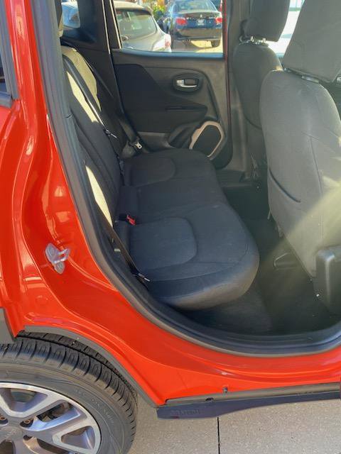 Used 2015 Jeep Renegade Latitude FWD image 4