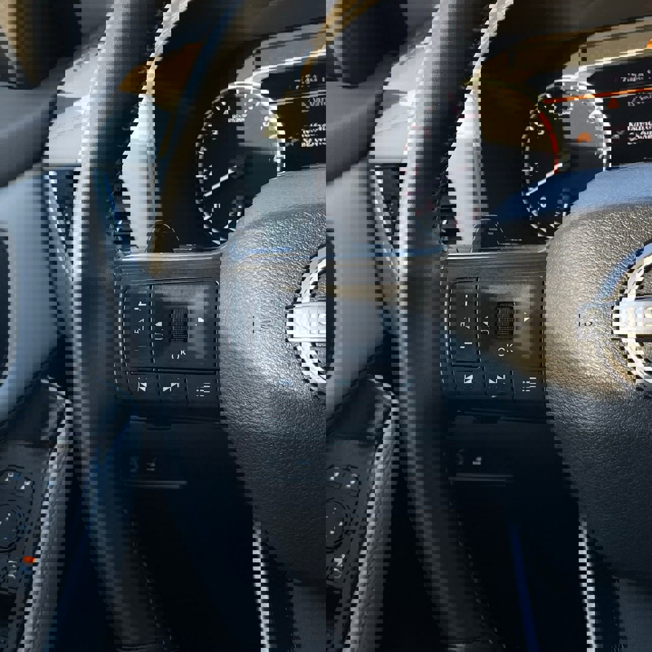 Used 2025 Nissan Rogue SV image 13