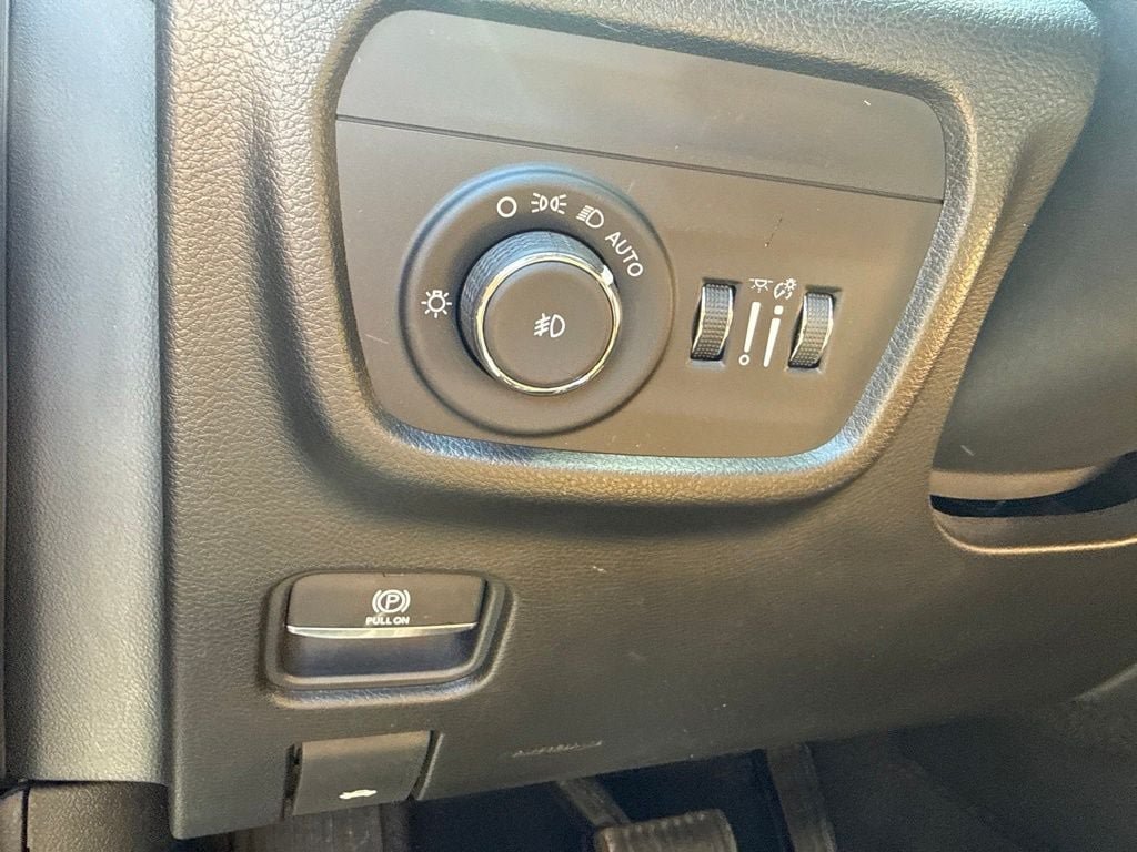 Used 2022 Jeep Grand Cherokee Summit AWD/4WD image 13
