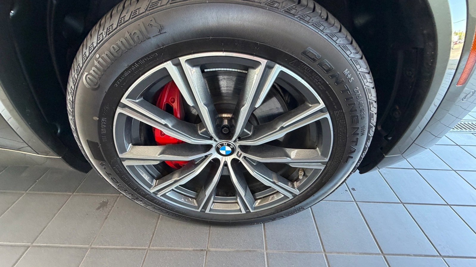Used 2026 BMW X5 xDrive50e w/ M Sport Package AWD/4WD image 9