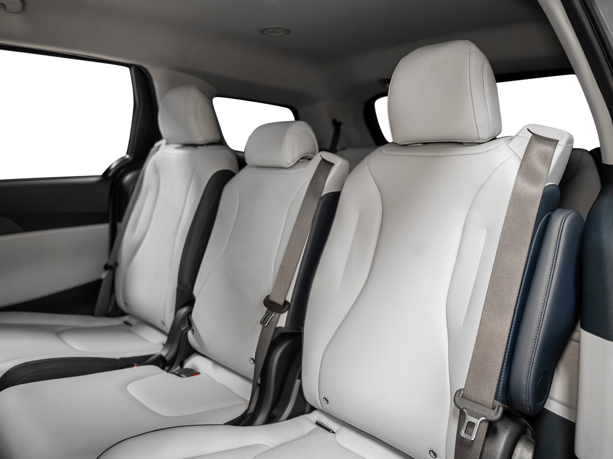 Used 2025 Kia Carnival EX image 39