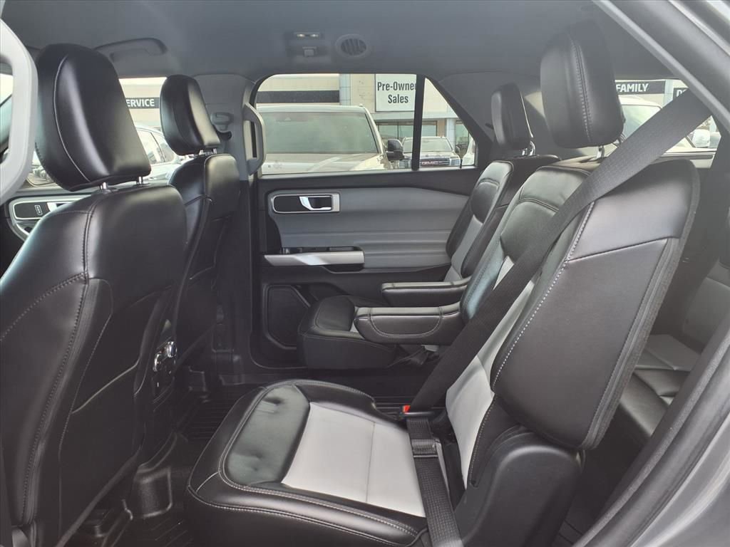 Used 2022 Ford Explorer XLT w/ Equipment Group 202A image 17