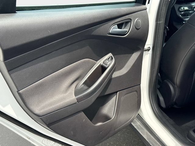 Used 2014 Ford Focus Titanium FWD image 11