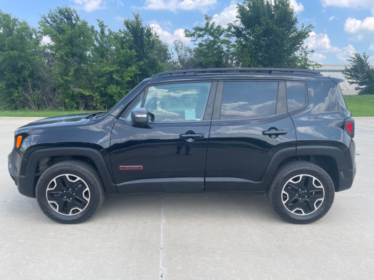 Used 2016 Jeep Renegade Trailhawk image 9