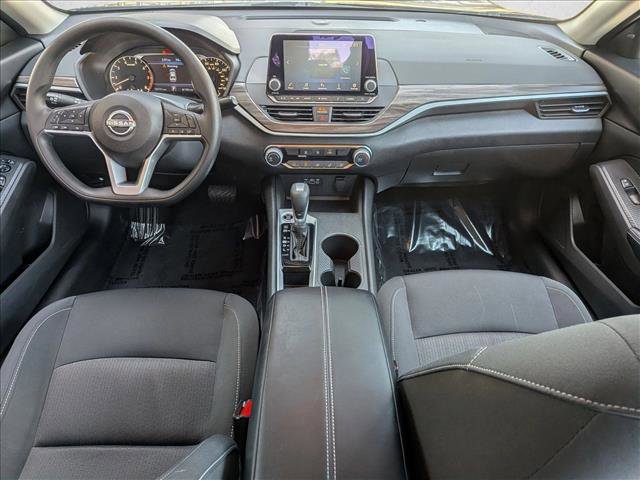 Used 2025 Nissan Altima 2.5 SV FWD image 16