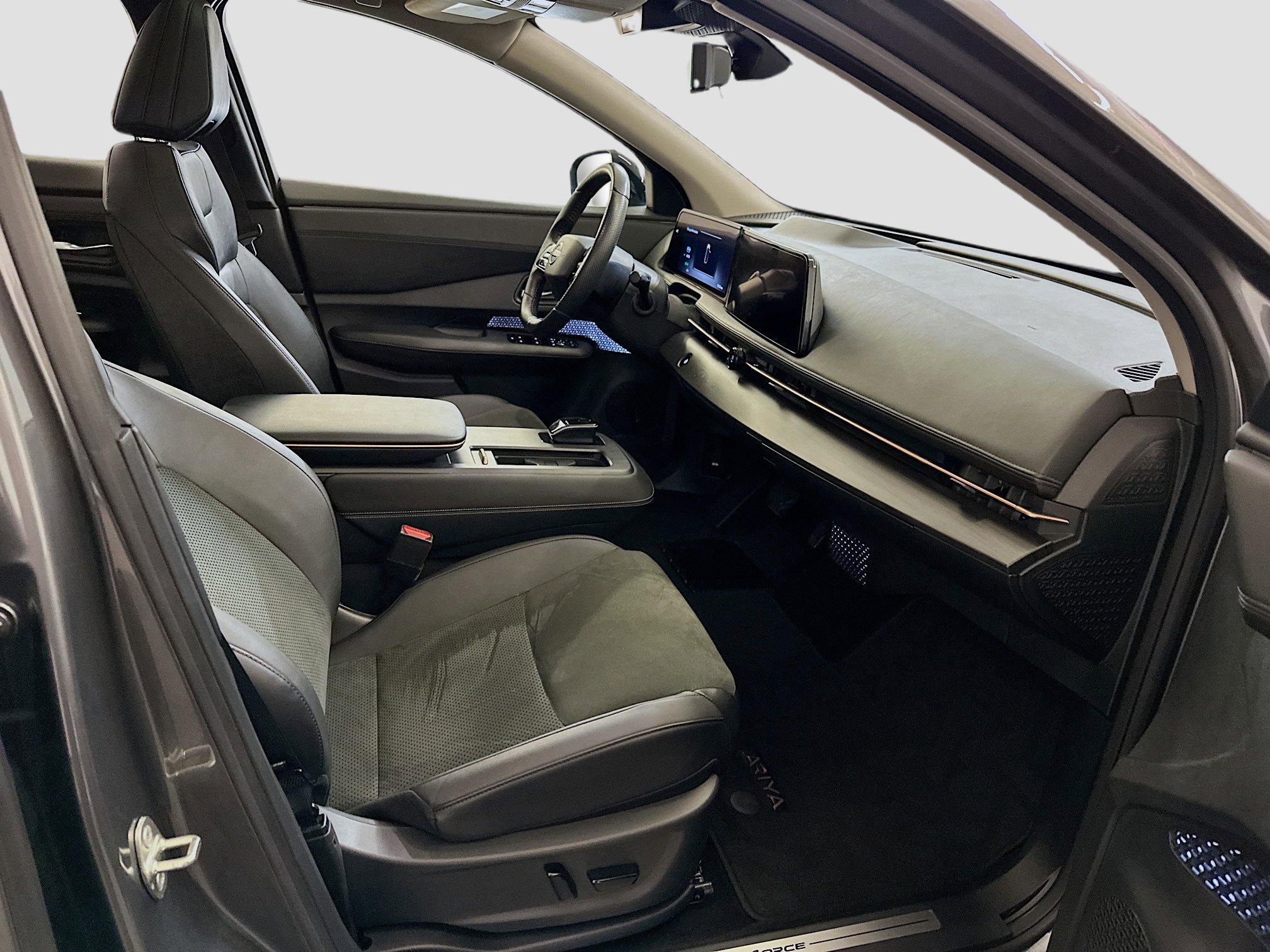 Used 2024 Nissan Ariya AWD image 34