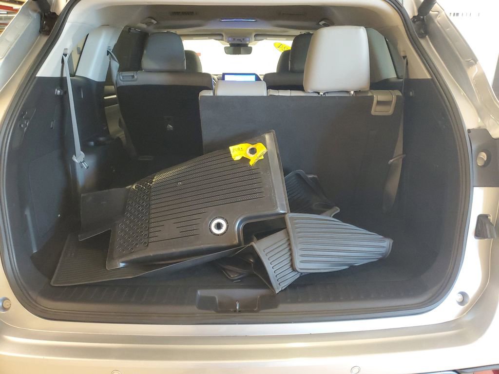 Used 2024 Toyota Highlander Limited image 8