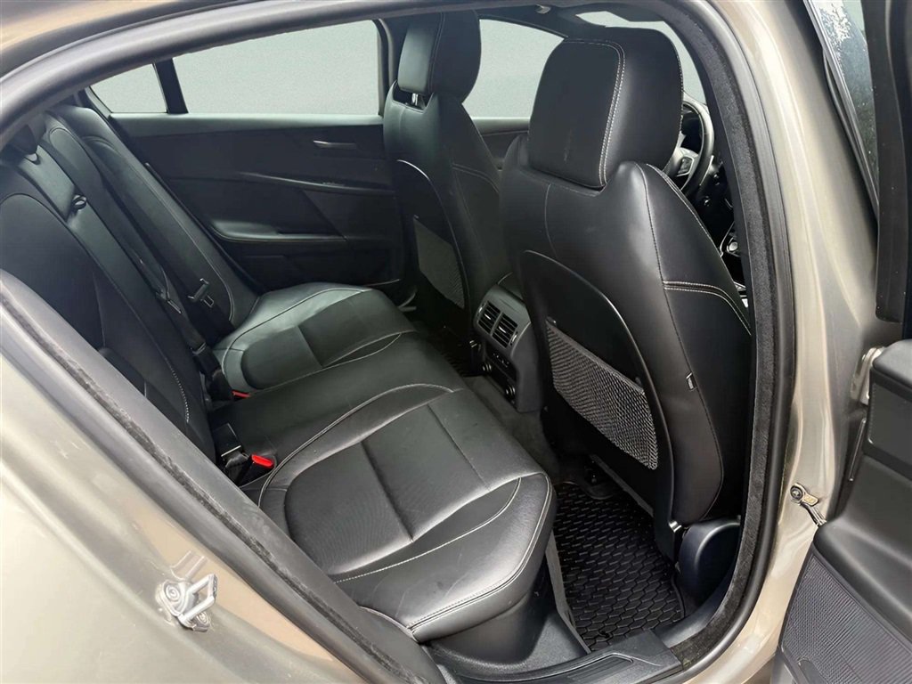 Used 2019 Jaguar XE S RWD image 14