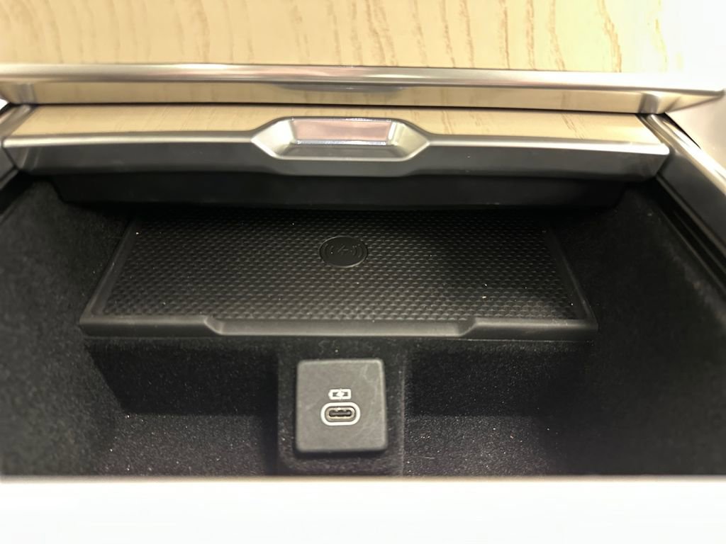 Used 2024 Land Rover Range Rover Long Wheelbase SE image 23