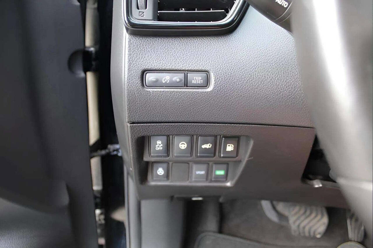 Used 2019 Nissan Rogue SV w/ Premium Package image 19