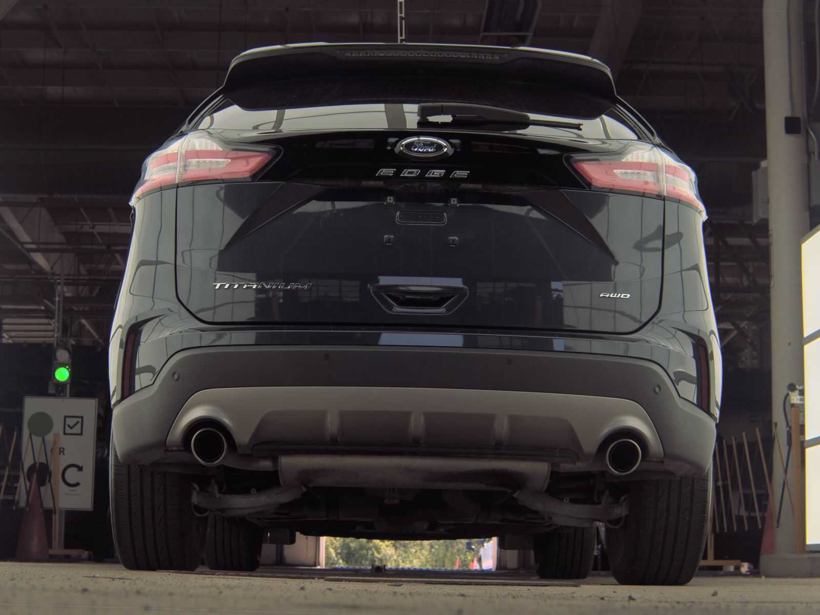 Used 2024 Ford Edge Titanium AWD/4WD image 12