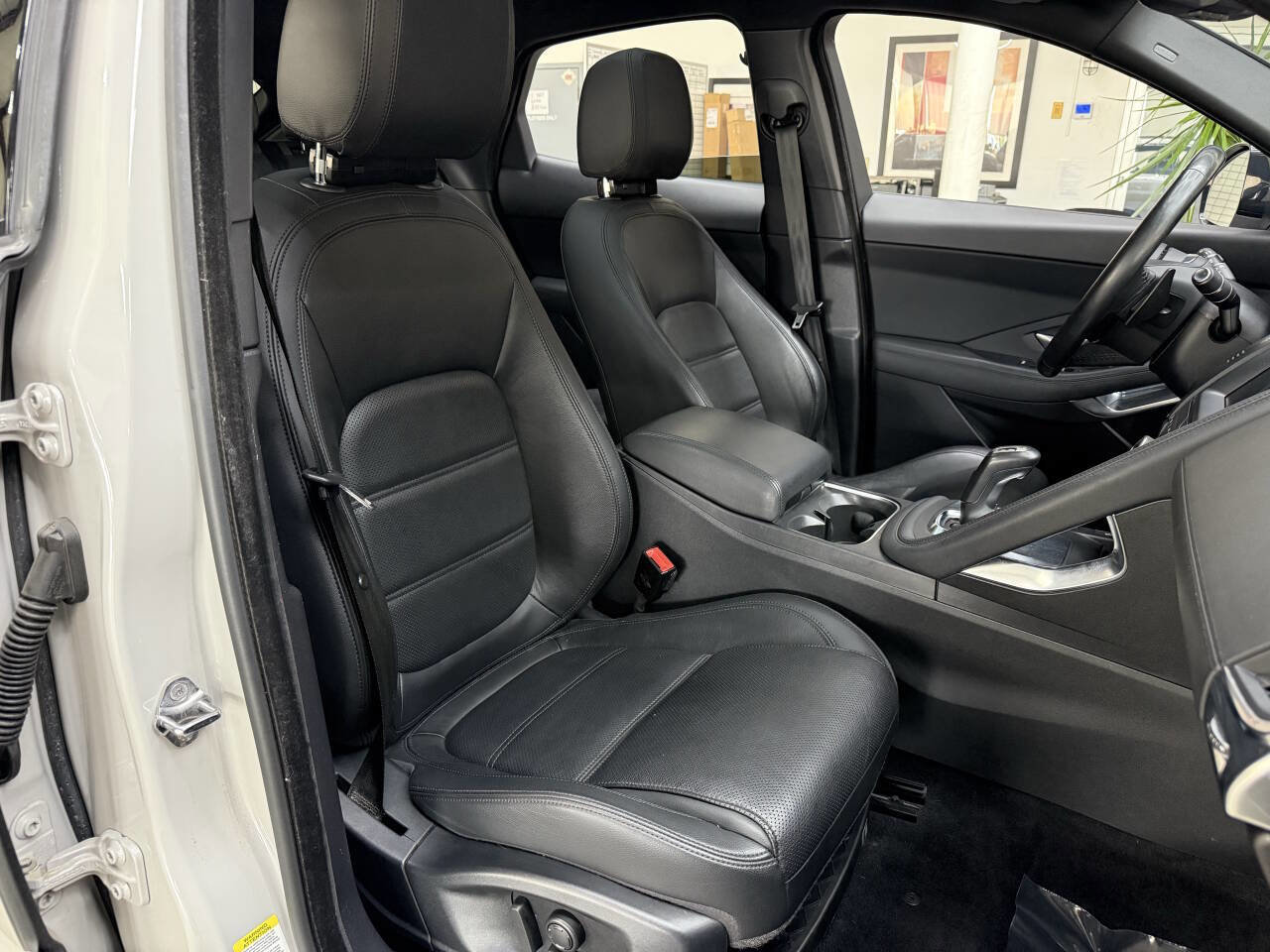 Used 2019 Jaguar E-PACE SE image 17