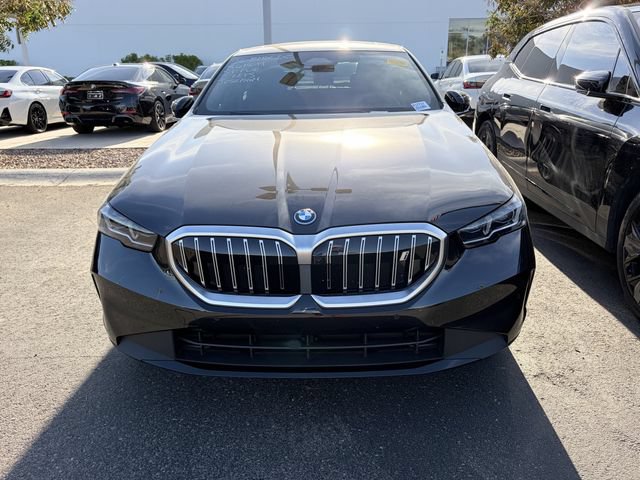Used 2026 BMW i5 eDrive40 w/ Premium Package RWD image 2