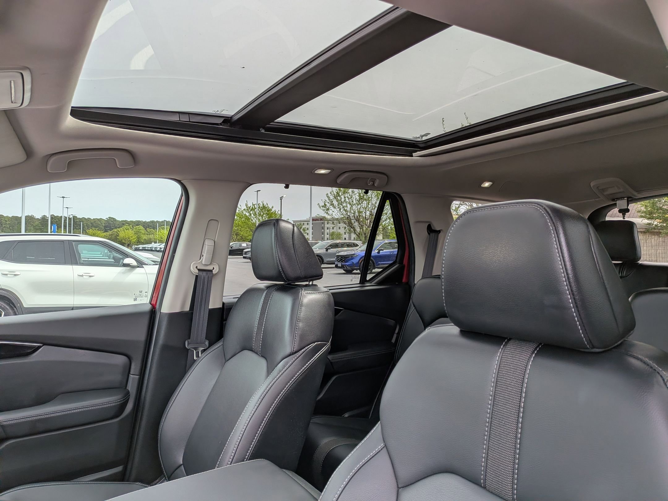 Used 2024 Honda Pilot Touring image 16