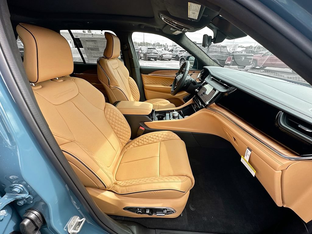 New 2026 Jeep Grand Cherokee Summit AWD/4WD image 35