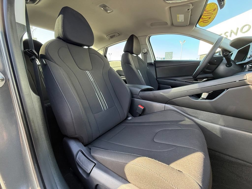 Used 2026 Hyundai Elantra Hybrid FWD image 16