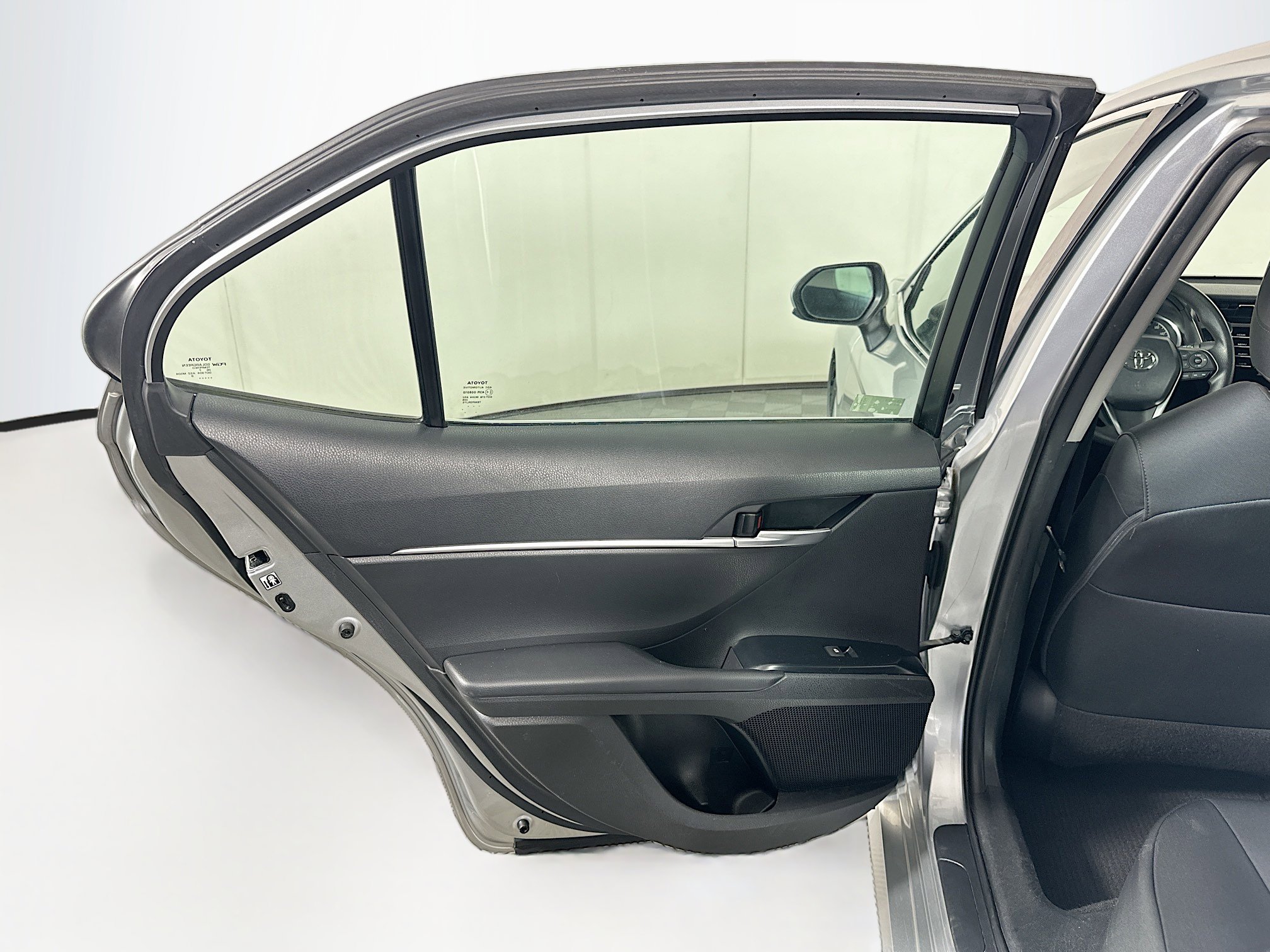 Used 2018 Toyota Camry LE FWD image 24