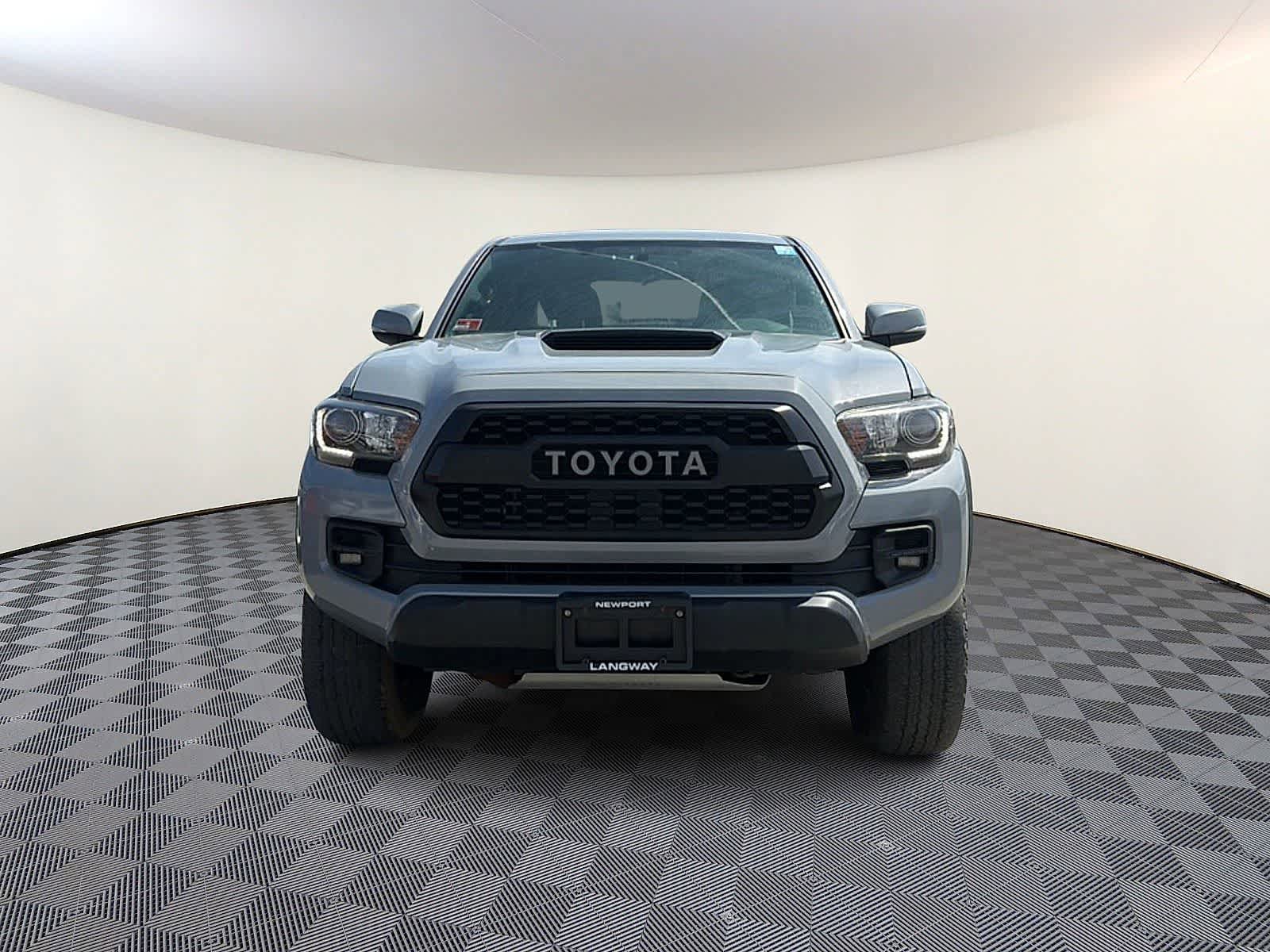 Used 2017 Toyota Tacoma TRD Pro AWD/4WD image 3