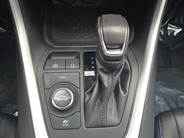 Used 2021 Toyota RAV4 XSE AWD/4WD image 18