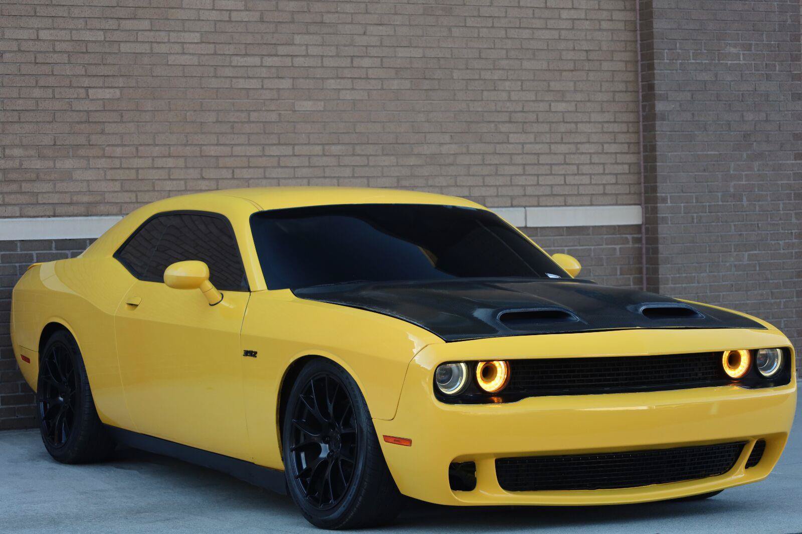 Used 2017 Dodge Challenger R/T RWD image 7