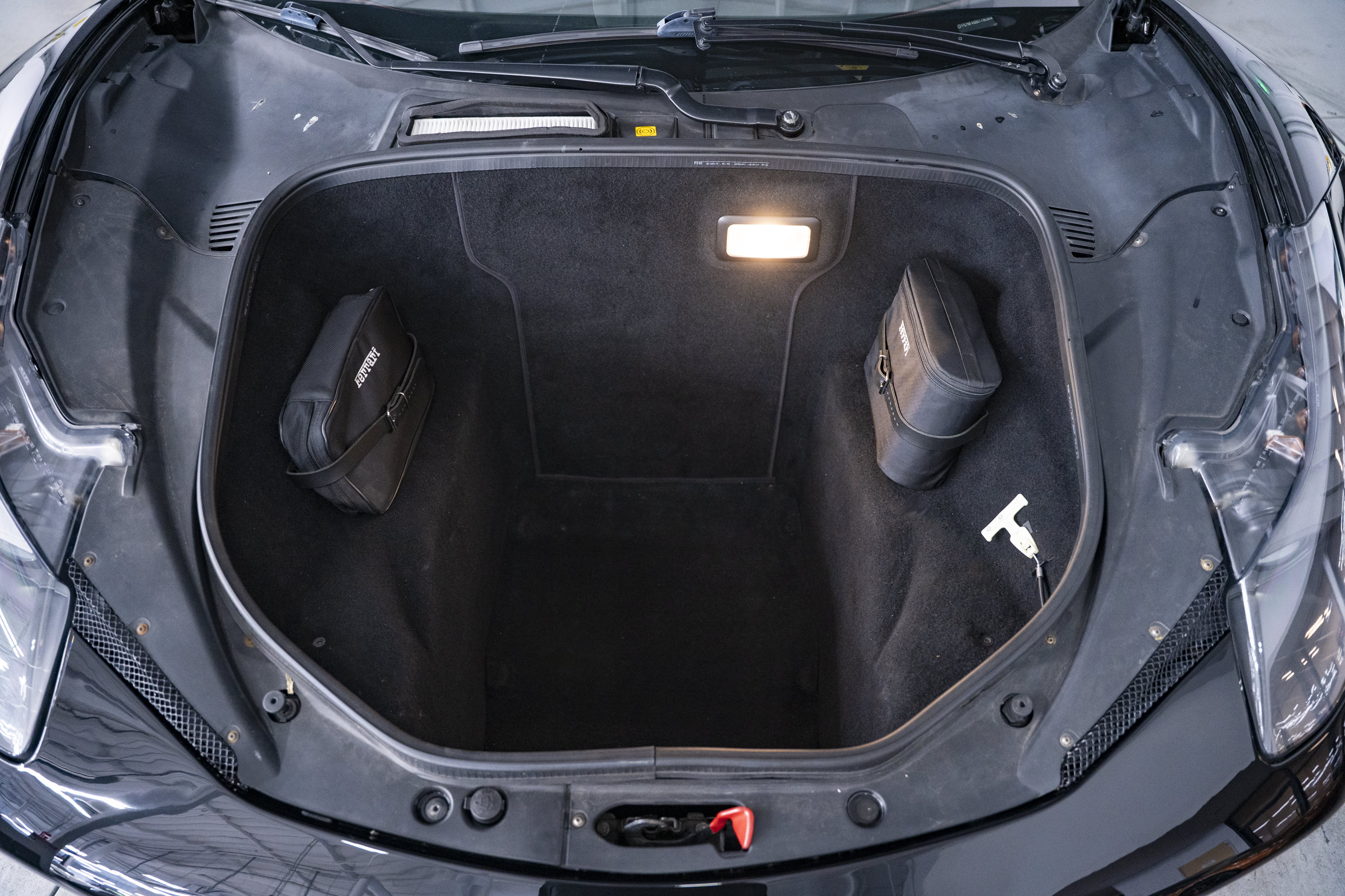 Used 2011 Ferrari 458 Italia Coupe RWD image 48