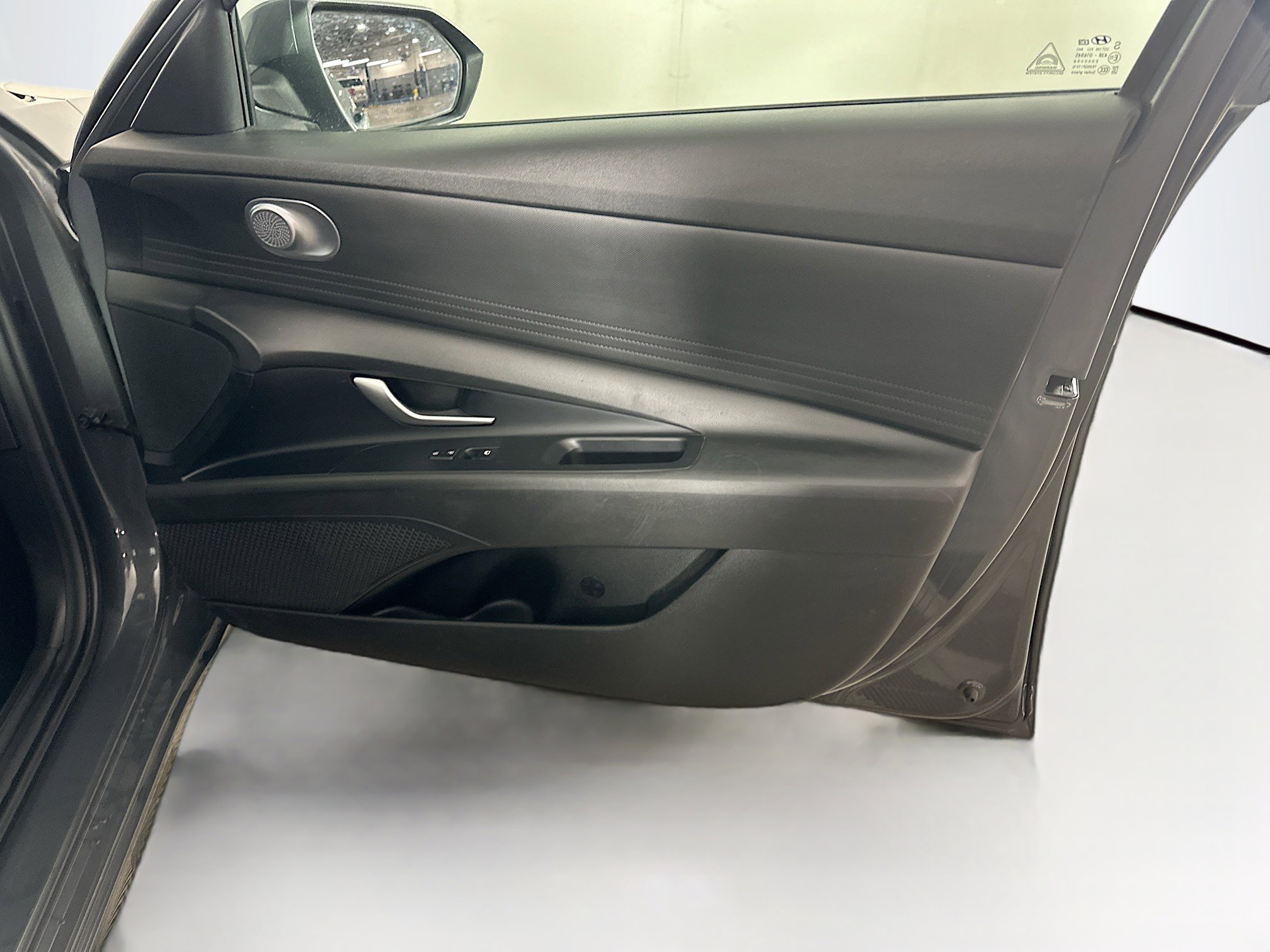 Used 2023 Hyundai Elantra SEL image 31