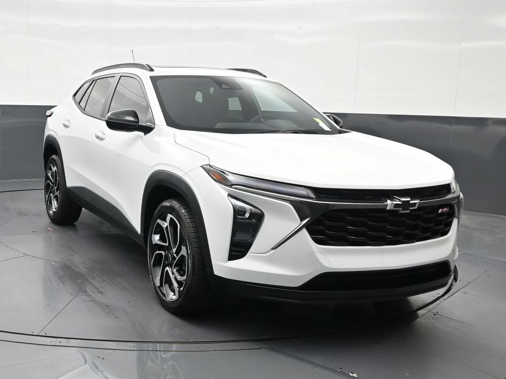 Used 2025 Chevrolet Trax RS w/ Sunroof Package FWD image 8