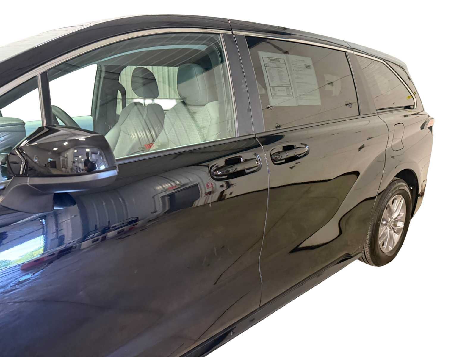 Certified 2026 Toyota Sienna LE AWD/4WD image 7
