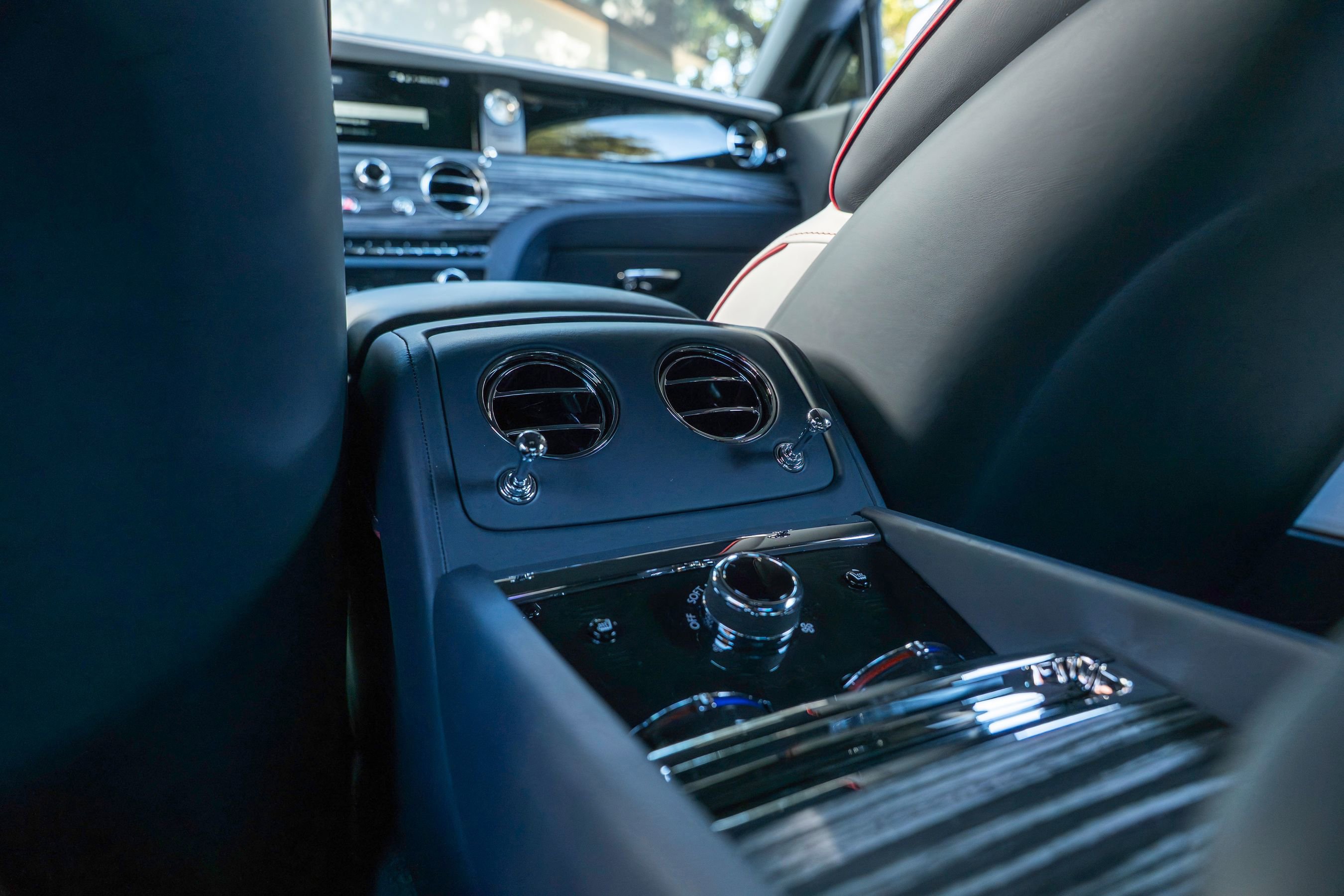 Used 2024 Rolls-Royce Spectre w/ Spectre Launch Package AWD/4WD image 39