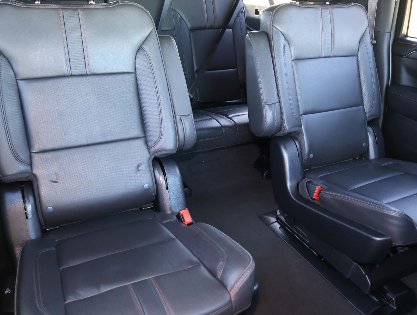 Used 2023 Chevrolet Suburban RST w/ Luxury Package image 22