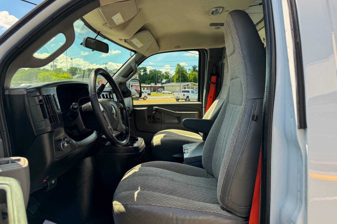 Used 2018 Chevrolet Express 2500 w/ Driver Convenience Package RWD image 19