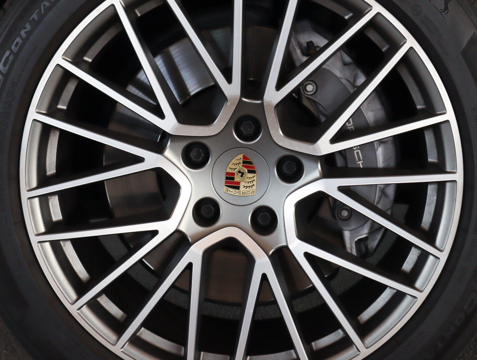 Certified 2023 Porsche Cayenne Platinum Edition AWD/4WD image 13