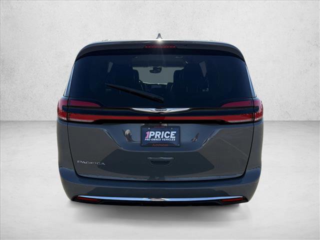Used 2022 Chrysler Pacifica Touring-L FWD image 6