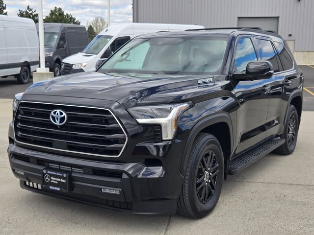 Used 2024 Toyota Sequoia SR5 w/ SR5 Premium Package AWD/4WD image 41