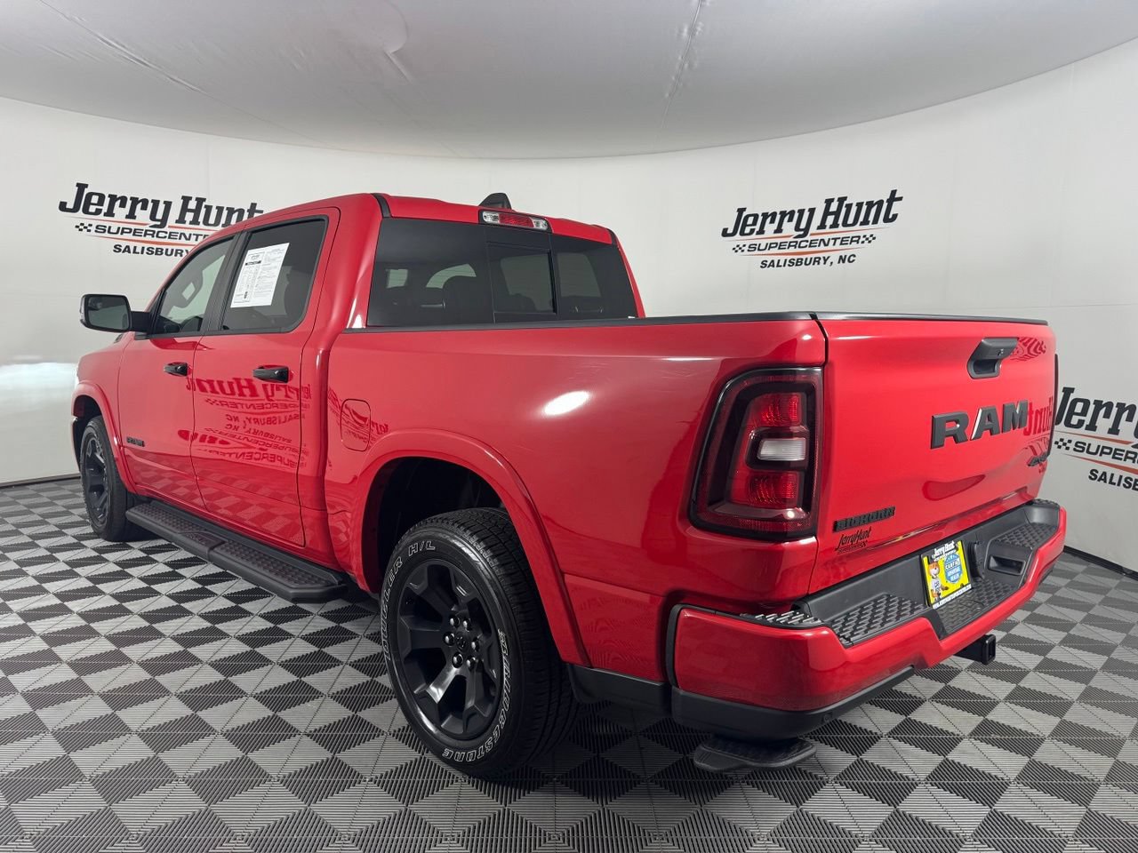Used 2025 RAM 1500 Big Horn AWD/4WD image 8
