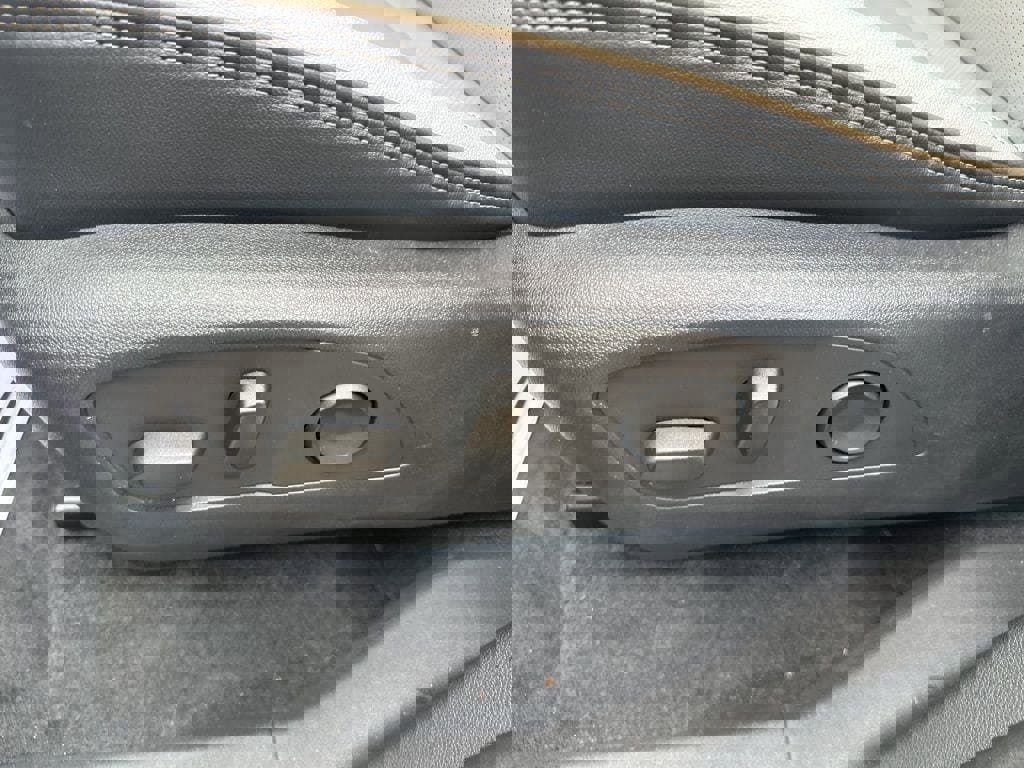 Used 2024 Chevrolet Traverse RS image 24