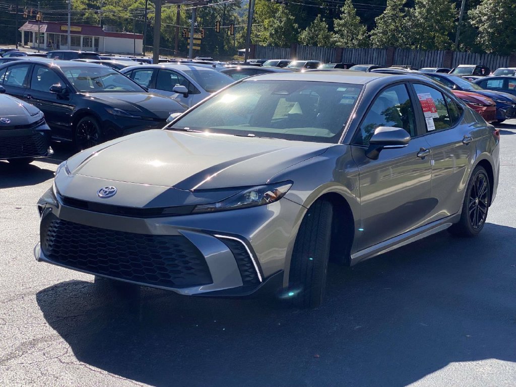 New 2026 Toyota Camry Hybrid FWD image 6