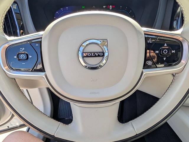 Used 2023 Volvo XC60 B5 Plus AWD/4WD image 23