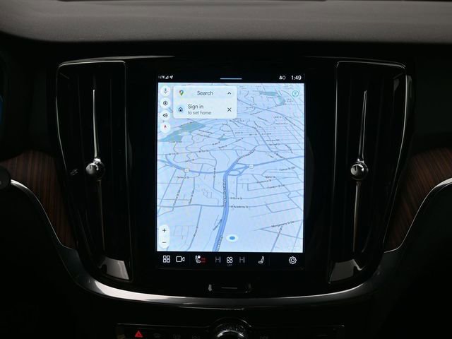 Used 2025 Volvo V60 B5 Cross Country Plus image 14