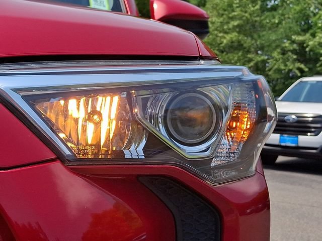 Used 2020 Toyota 4Runner SR5 AWD/4WD image 9