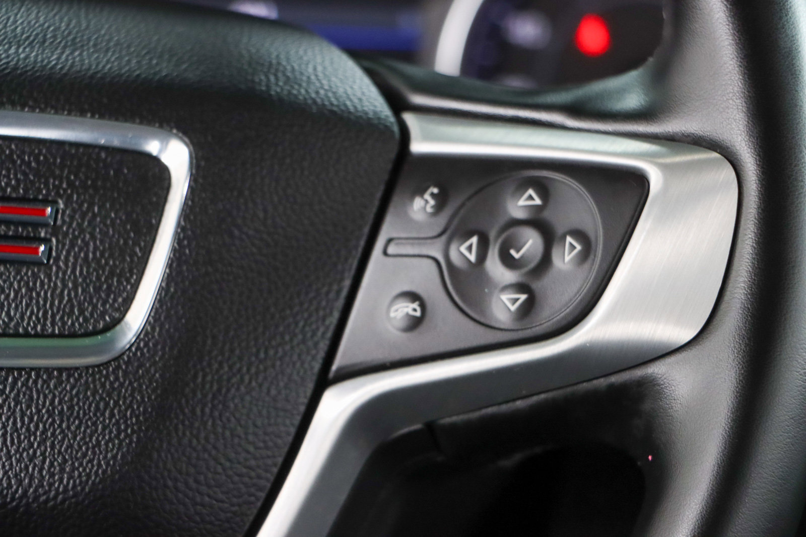 Used 2024 GMC Terrain SLT FWD image 14