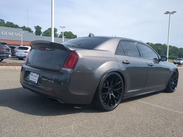 Used 2017 Chrysler 300 S w/ S Model Appearance Package RWD image 4