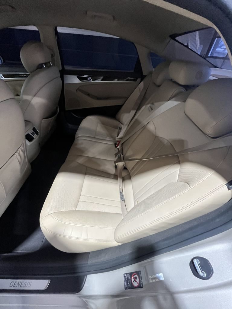 Used 2015 Hyundai Genesis 3.8 image 9
